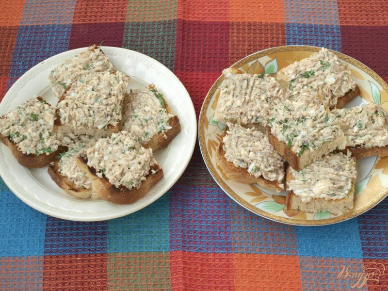 Фото приготовление рецепта: Бутерброды с сардинами шаг №4