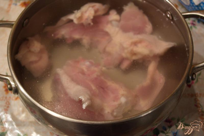 Фото приготовление рецепта: Наваристый суп с курицей и паприкой шаг №2