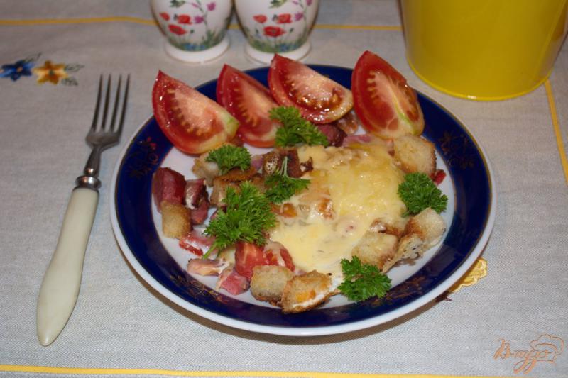 Фото приготовление рецепта: А-ля французский завтрак с крутонами и колбасой шаг №6