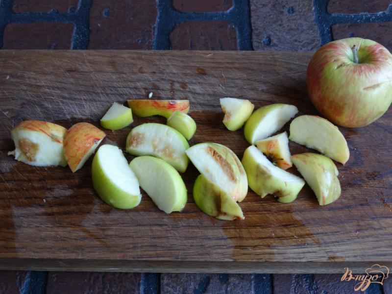 Фото приготовление рецепта: Пряный компот из ревеня и яблок шаг №2