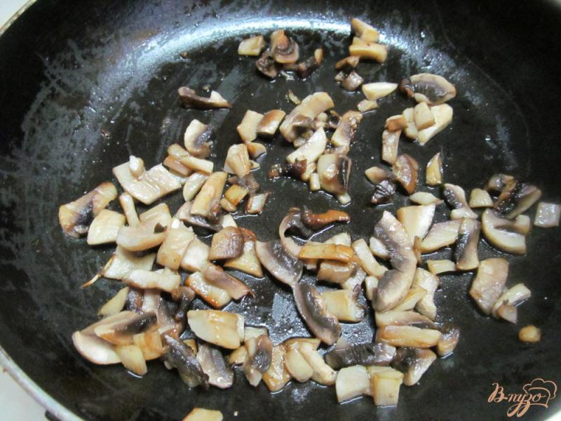 Фото приготовление рецепта: Омлет блинчатый с грибами шаг №2