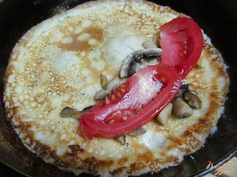 Фото приготовление рецепта: Омлет блинчатый с грибами шаг №7