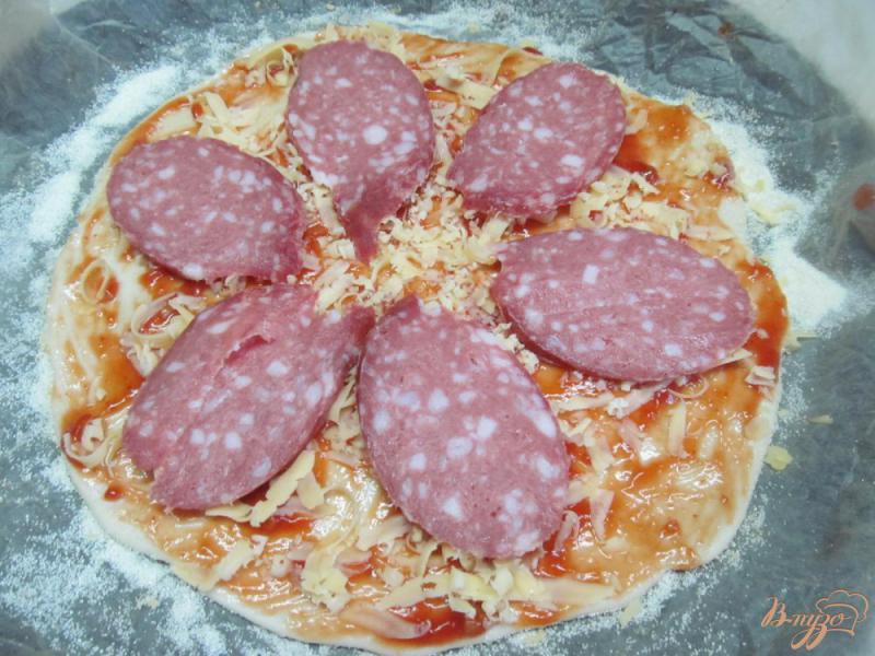 Фото приготовление рецепта: Пицца «Букет Прованса» шаг №6