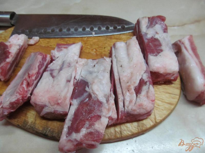 Фото приготовление рецепта: Свиные ребра с овощами и вином в мультиварке шаг №1