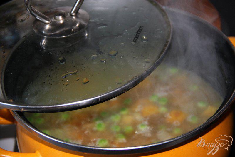 Фото приготовление рецепта: Рис с овощами и соевым соусом шаг №5