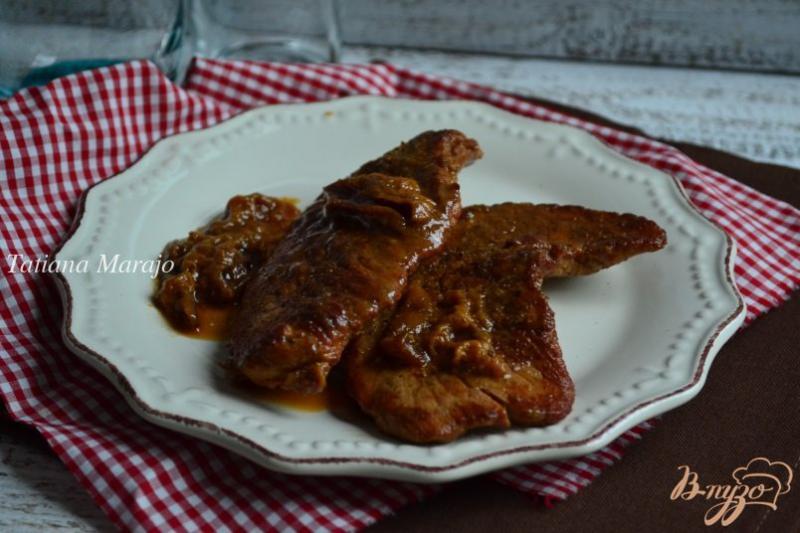 Фото приготовление рецепта: Свиные шницели в сливовом соусе шаг №5