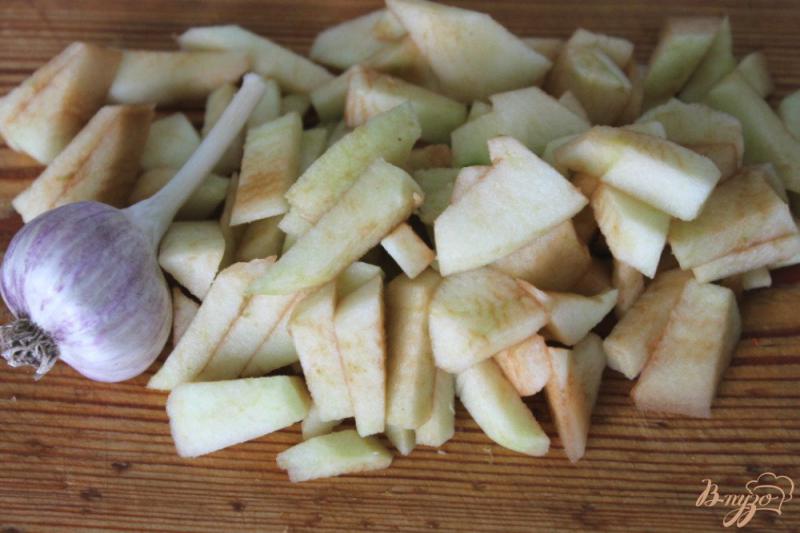 Фото приготовление рецепта: Кролик с овощами, яблоком и чесноком шаг №7