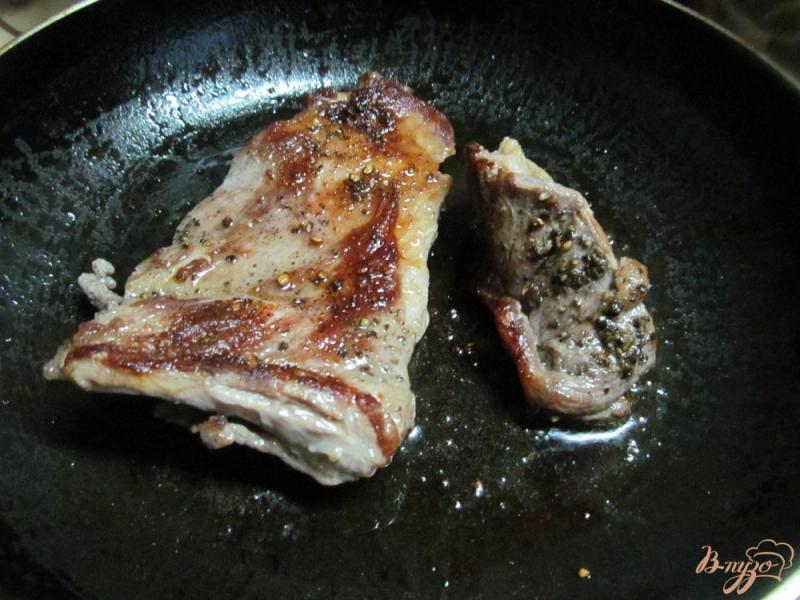 Фото приготовление рецепта: Свиные ребра с фруктами шаг №3