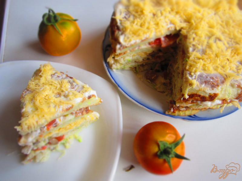 Фото приготовление рецепта: Закусочный торт из кабачков шаг №8