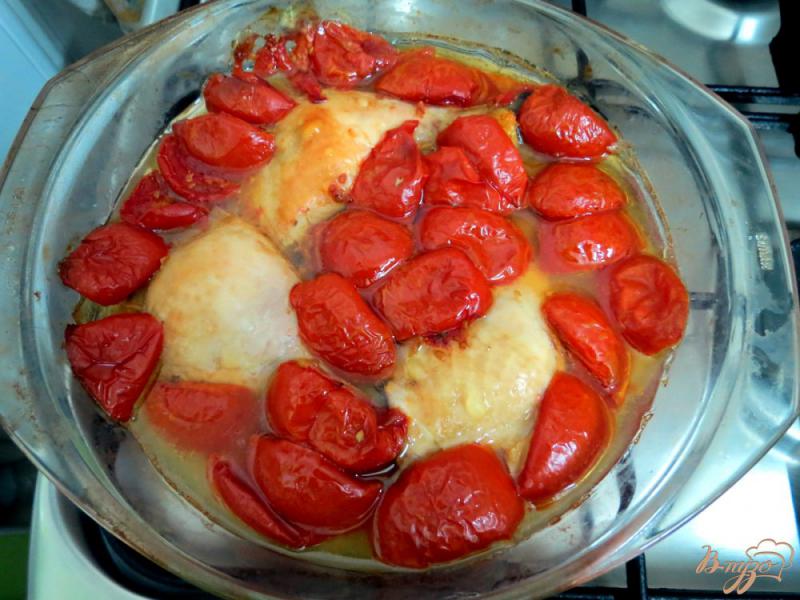 Фото приготовление рецепта: Куриные ножки в томатном соусе шаг №7