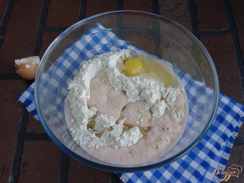 Фото приготовление рецепта: Дрожжевое тесто на йогурте шаг №5