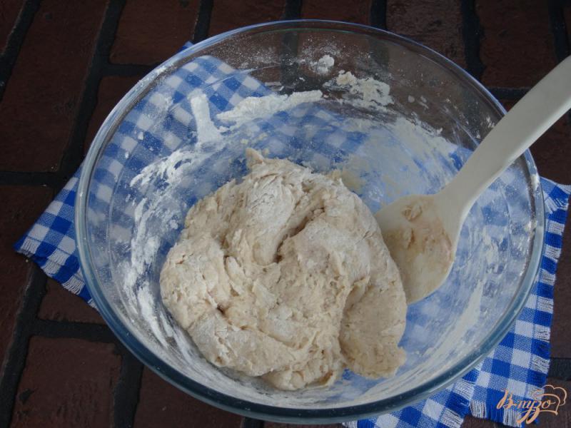 Фото приготовление рецепта: Дрожжевое тесто на йогурте шаг №6