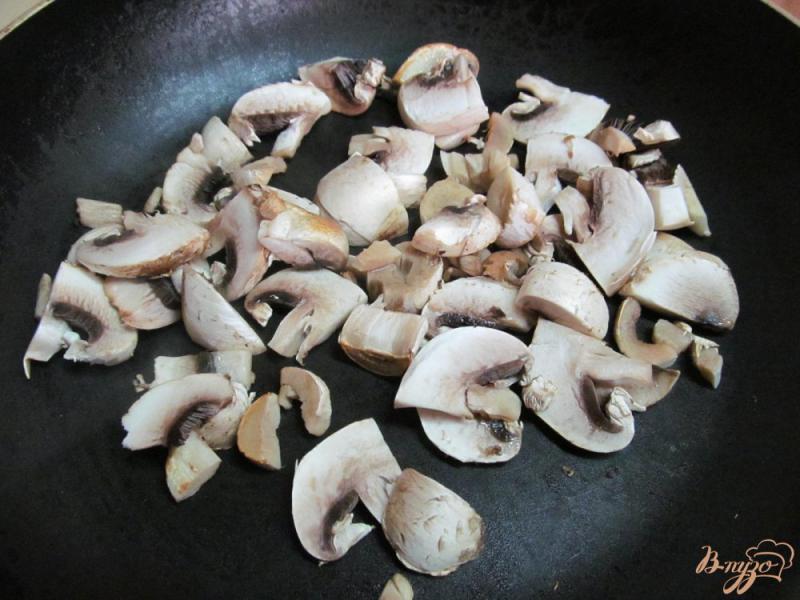 Фото приготовление рецепта: Блины с грибами шаг №1