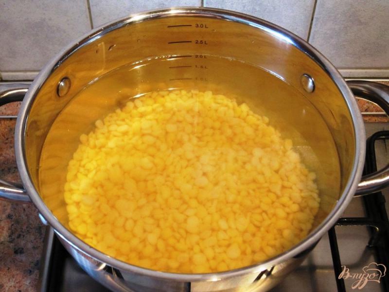 Фото приготовление рецепта: Гороховый суп с куриными фрикадельками шаг №3