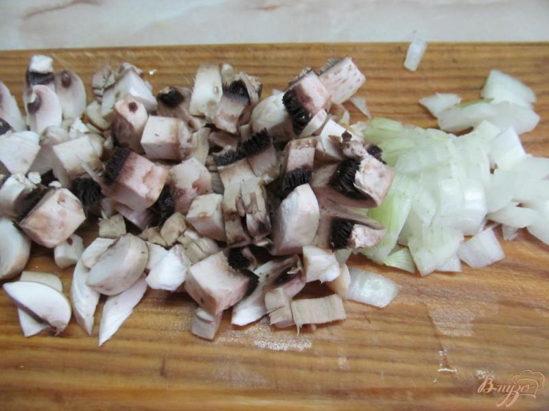 Фото приготовление рецепта: Макароны с цветной капустой под грибным соусом шаг №3