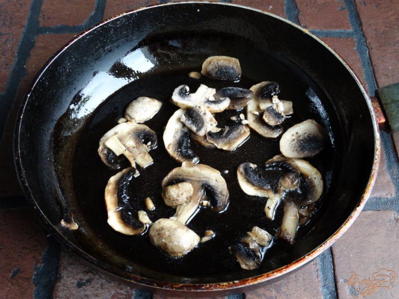 Фото приготовление рецепта: Фарфалле с грибами и болгарским перцем шаг №1