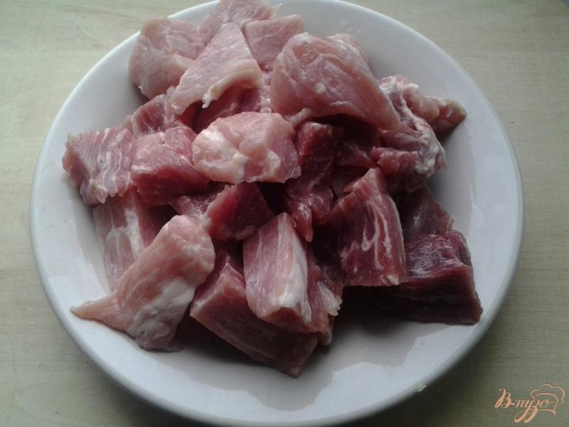 Фото приготовление рецепта: Плов со свининой в сковороде шаг №2