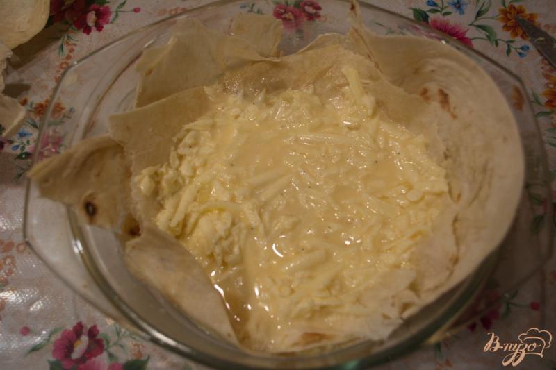Фото приготовление рецепта: Ленивый пирог с сыром и яйцом шаг №4