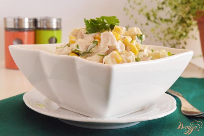 Фото приготовление рецепта: Куриный салат с ананасом шаг №9