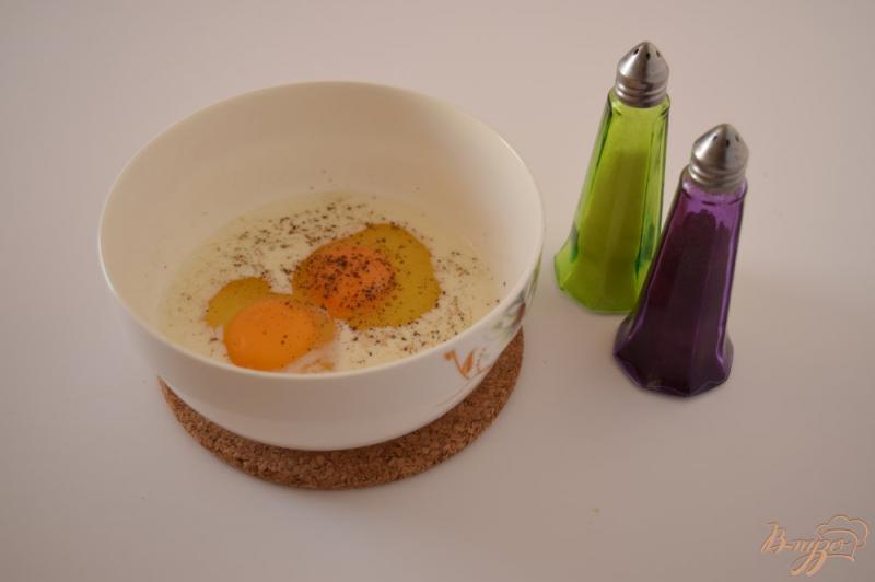 Фото приготовление рецепта: Гренки в яично- сливочной смеси шаг №2