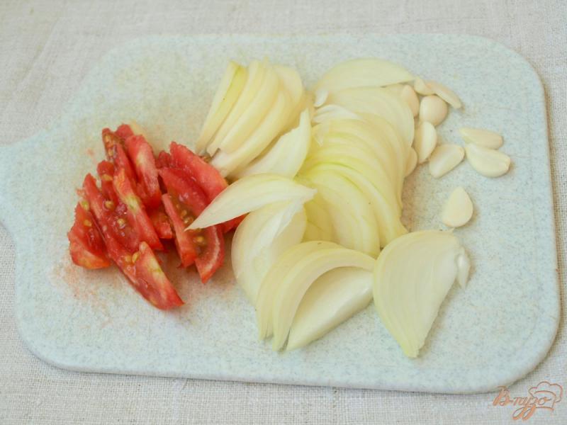 Фото приготовление рецепта: Гарнир из молодого картофеля в сковороде шаг №3
