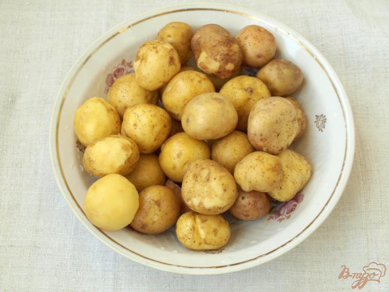 Фото приготовление рецепта: Гарнир из молодого картофеля в сковороде шаг №1
