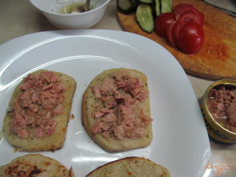 Фото приготовление рецепта: Бутерброд с тунчом шаг №4