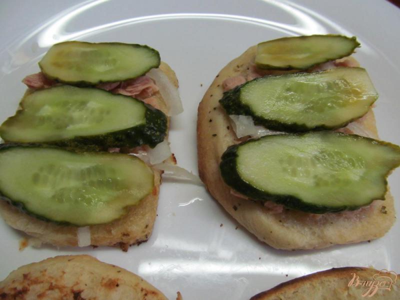 Фото приготовление рецепта: Бутерброд с тунчом шаг №6