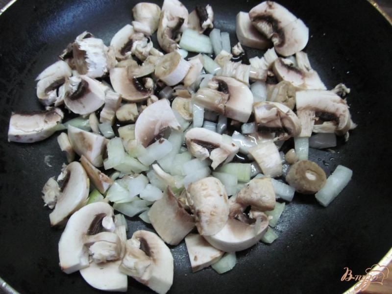 Фото приготовление рецепта: Блинчики фаршированные грибами шаг №1