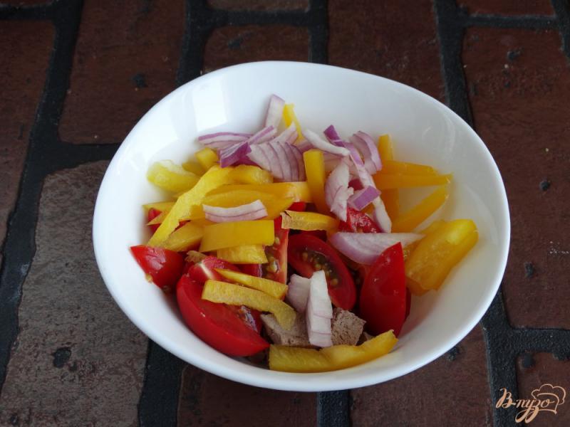 Фото приготовление рецепта: Овощной салат с куриной печенью шаг №5
