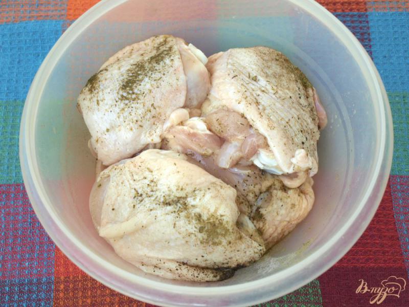 Фото приготовление рецепта: Курица запечённая с аджикой шаг №1