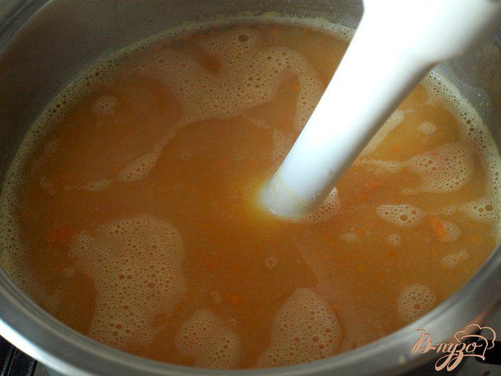 Фото приготовление рецепта: Овощной суп-пюре с плавлеными сырками шаг №4