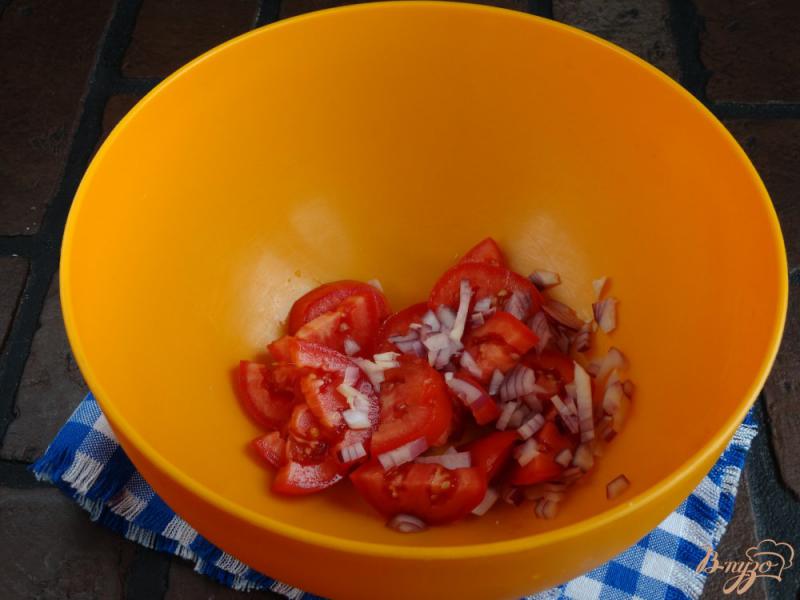 Фото приготовление рецепта: Теплый салат с баклажанами и пастой шаг №5