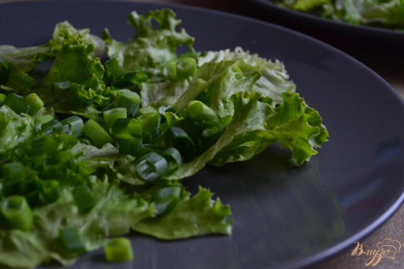 Фото приготовление рецепта: Овощной салат с хрустящим беконом шаг №3