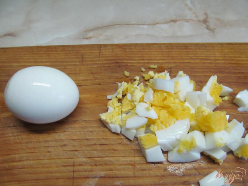 Фото приготовление рецепта: Яичный суп на курином бульоне шаг №3
