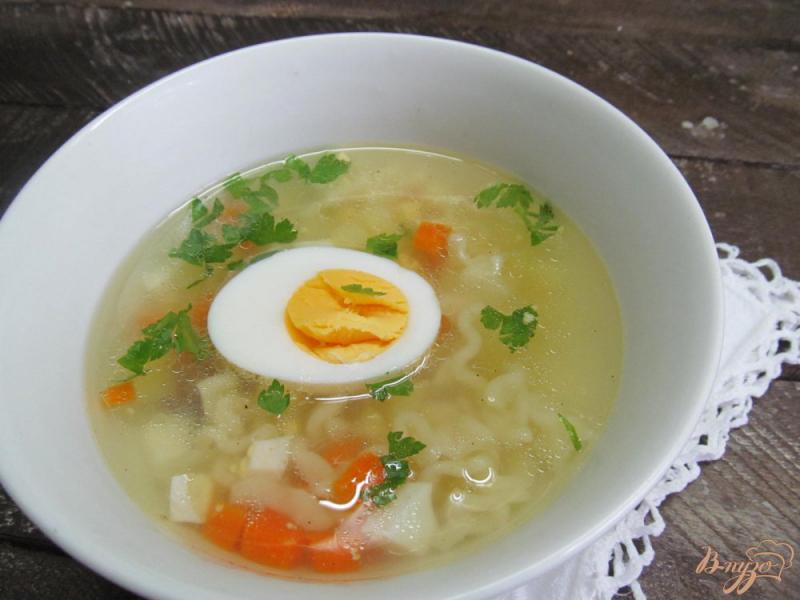Фото приготовление рецепта: Яичный суп на курином бульоне шаг №5