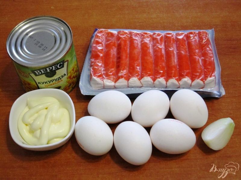 Фото приготовление рецепта: Быстрый салат с крабовыми палочками шаг №1