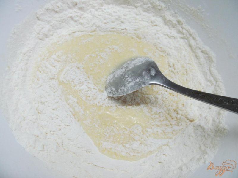 Фото приготовление рецепта: Малиновый пирог шаг №3