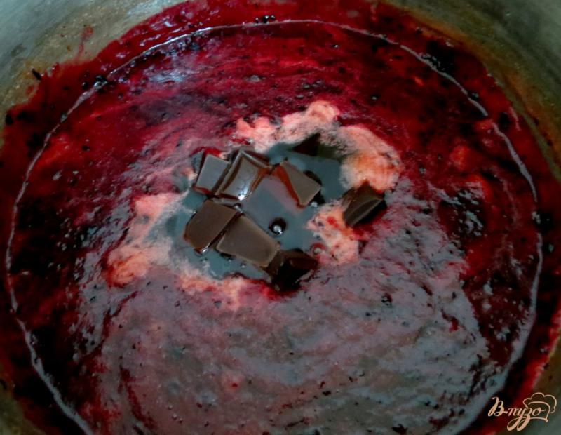 Фото приготовление рецепта: Сливовый джем с шоколадом шаг №6