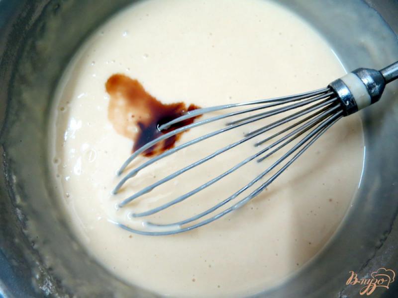 Фото приготовление рецепта: Пышные панкейки на молоке шаг №4