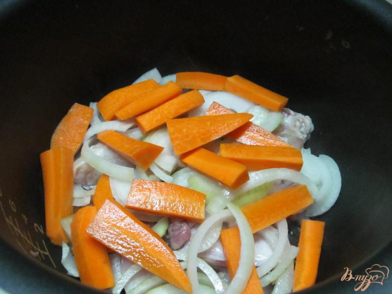 Фото приготовление рецепта: Ребра с куриными крылышками и овощами в мультиварке шаг №4