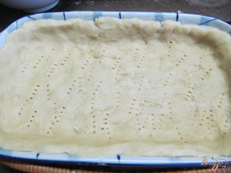 Фото приготовление рецепта: Пирог с луком порей и кабачком шаг №8