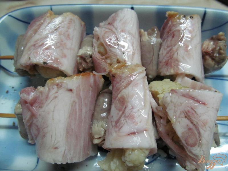 Фото приготовление рецепта: Шашлычки из куриных сердечек с цветной капустой шаг №4
