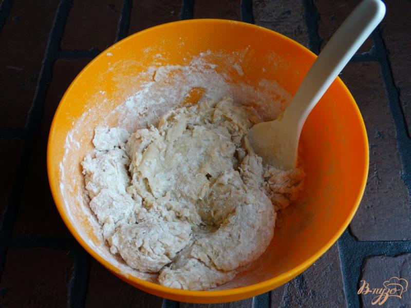 Фото приготовление рецепта: Дрожжевой кекс с голубикой шаг №7