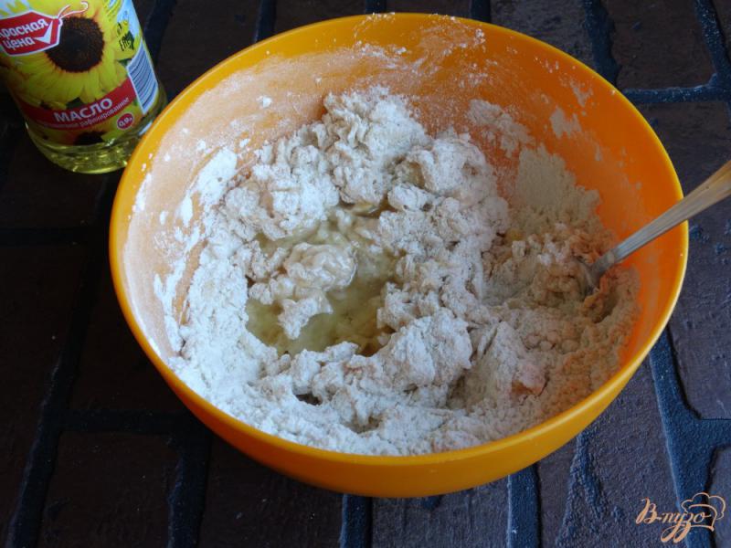 Фото приготовление рецепта: Йогуртное печенье с шоколадными каплями шаг №6