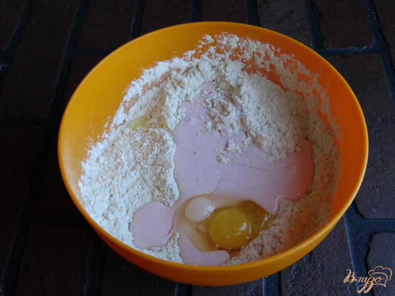 Фото приготовление рецепта: Йогуртное печенье с шоколадными каплями шаг №4