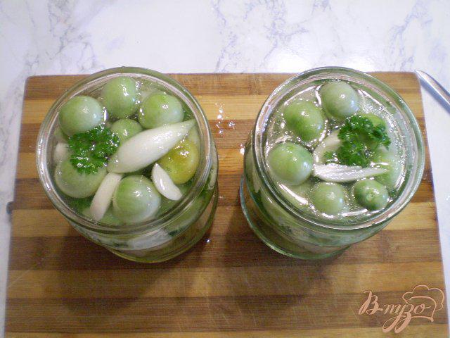 Фото приготовление рецепта: Зеленые помидоры черри на зиму шаг №5