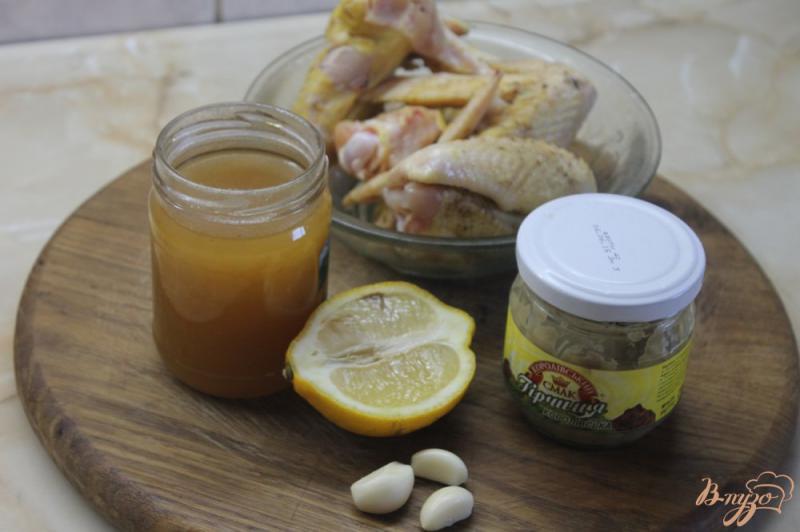Фото приготовление рецепта: Куриные крылья маринованные в лимонном соке шаг №1