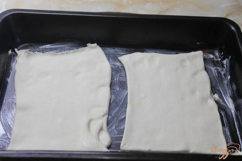 Фото приготовление рецепта: Торт из слоеного теста с масляным кремом и виноградом шаг №1