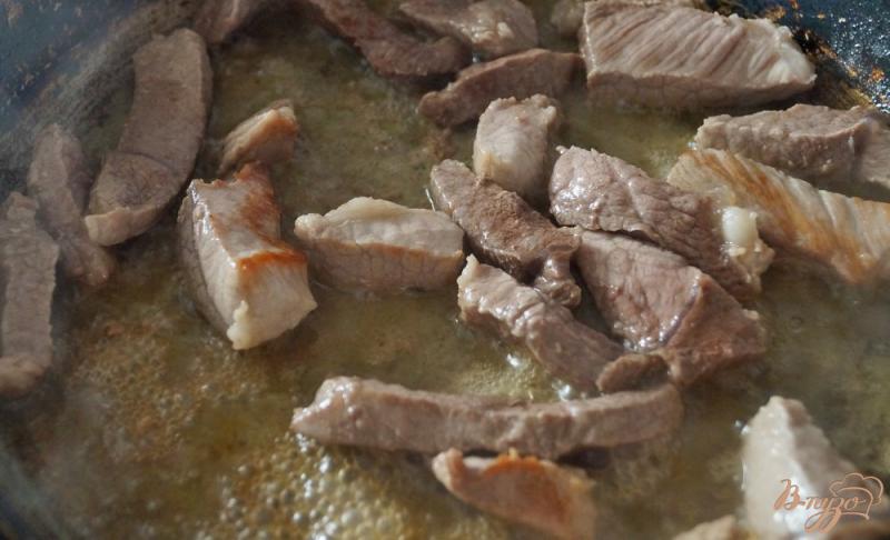 Фото приготовление рецепта: Свинина, тушеная с болгарским перцем шаг №2